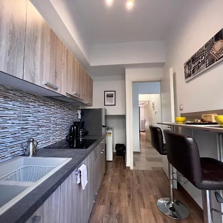 Modern & Cozy 51Sqm Apt In Thisseio Athens Exterior photo